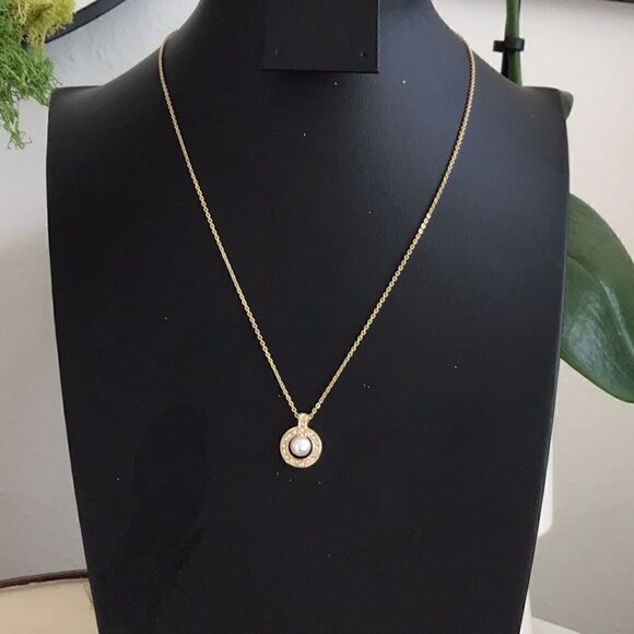 Swarovski Crystal Pearl Halo Gold Necklace - Picture 3 of 5